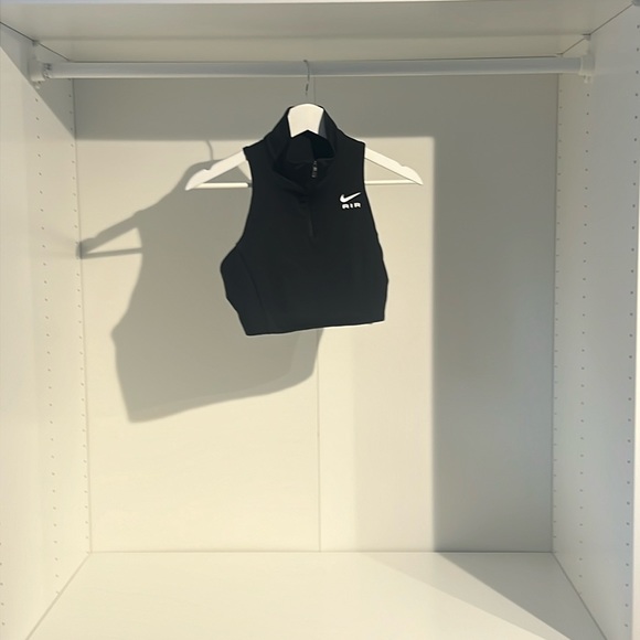 Sport top - bra inside - Picture 1 of 2